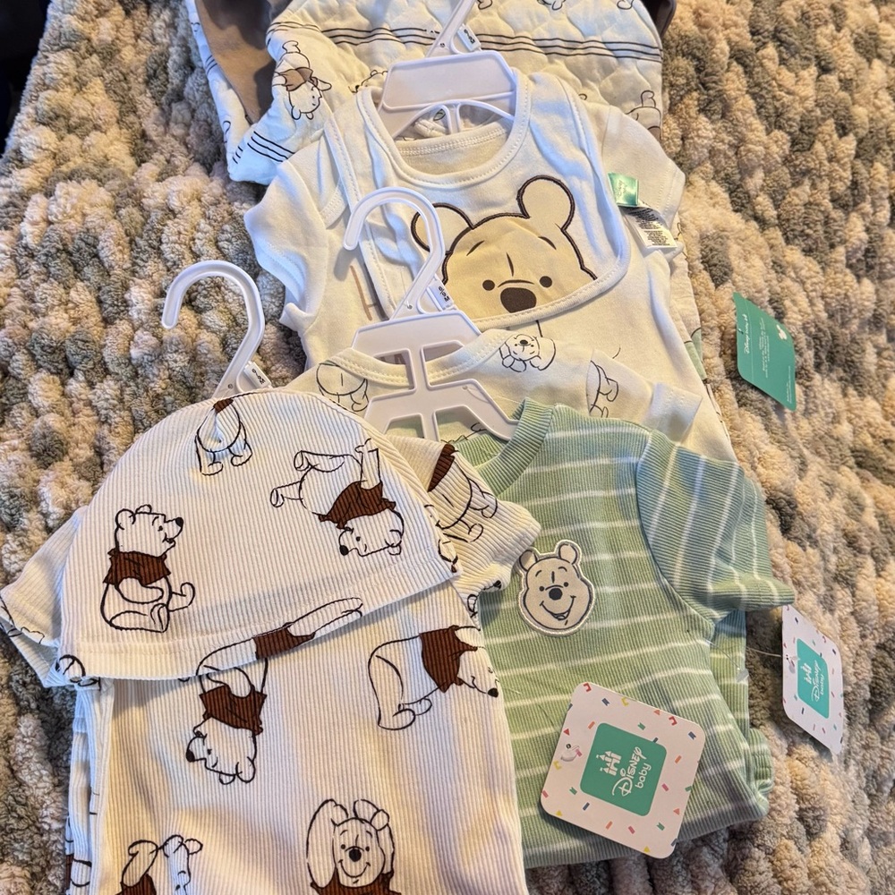 Disney Baby Winnie the Pooh lot 6-9 months- 4 outfits